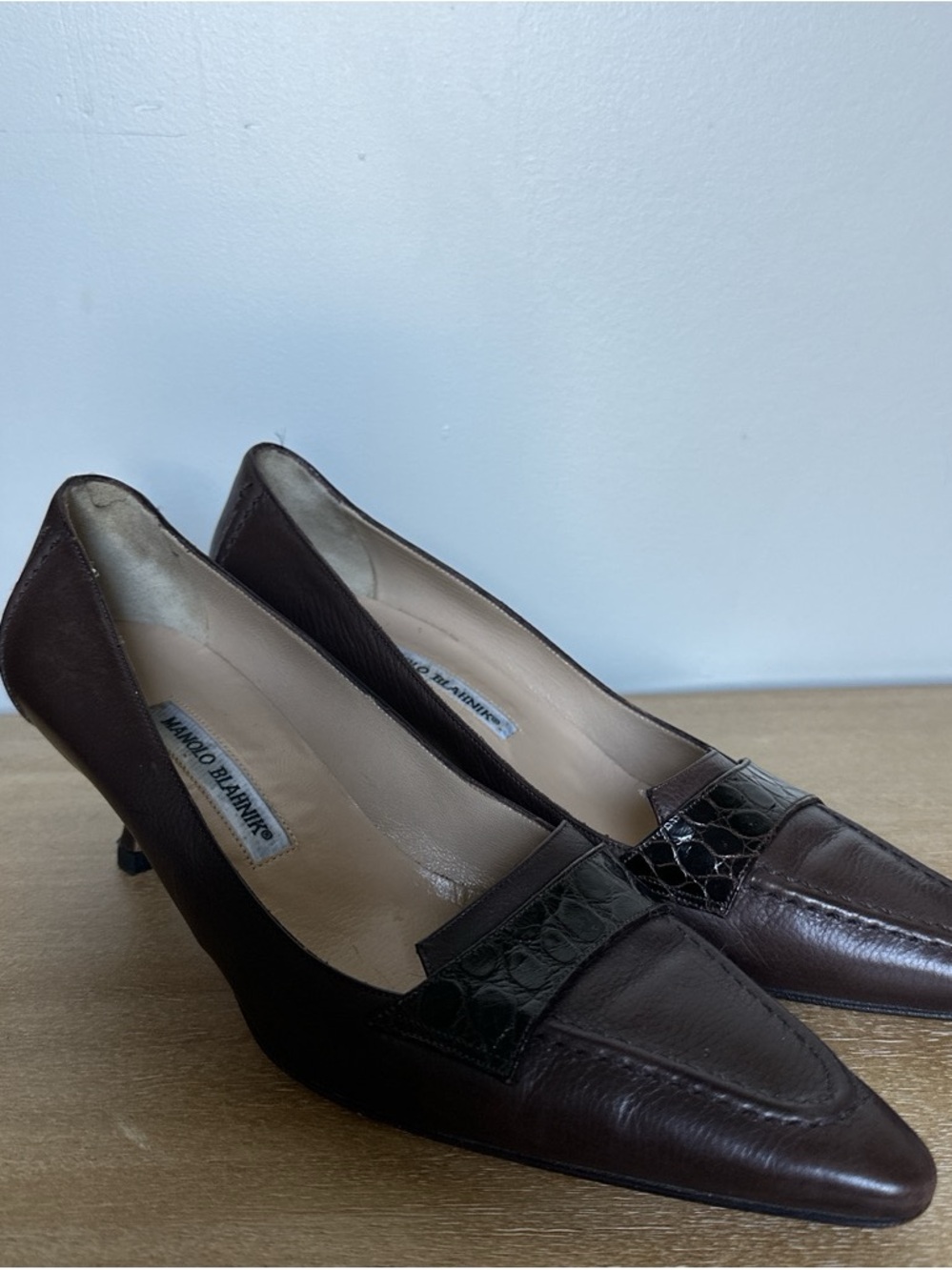 Manolo Blahnik Dark Brown Pointed Toe Leather Kitten Heel Pumps